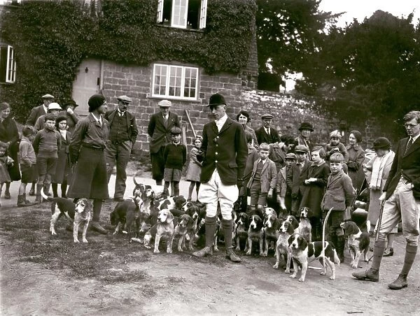 Storrington Beagles Hunt, Swan, Fittleworth, March 1938