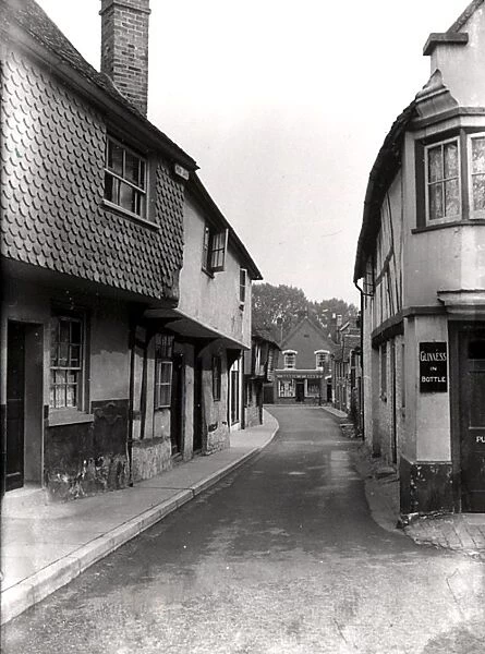 Wool Lane, Midhurst, Small alleyway down back street