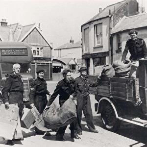 Bognors Civil Defence force helping with paper salvage