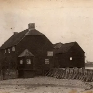Building on Dell Quay, 1908 Building on Dell Quay, 1908