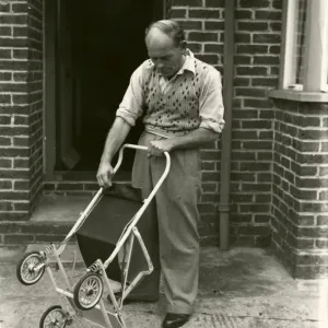 How on earth does this thing work? - August 1948 How on earth does this thing work? - August 1948