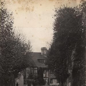East Grinstead: A Walled Street, 1906