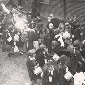 Evacuees waiting to catch the train, September 1939