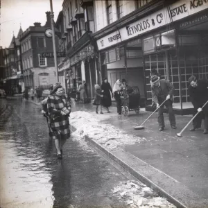 Reynolds and Co, High Street, Bognor Regis, February 1943