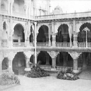 RSR 2 / 6th Battalion, Inside the Palace