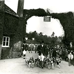Storrington Beagles Meet, Swan, Fittleworth, March 1938