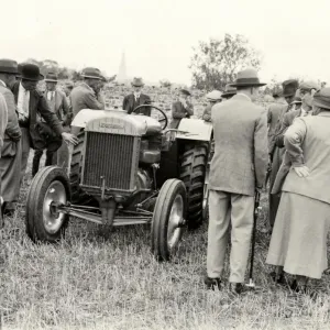 Sugar beet demonstration at Kingsham Farm, September 1933