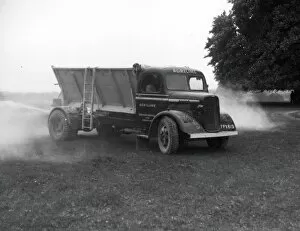 Images Dated 20th April 2015: Agri-Lime Spreading Service - May 1944