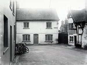 Images Dated 18th May 2015: Alders House, Damers Bridge, Petworth - February 1946