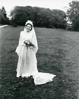 Images Dated 14th August 2013: Bridal pose, Ebernoe, 1940s