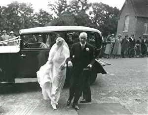 Images Dated 22nd November 2012: Bride with father arriving at the church, June 1936