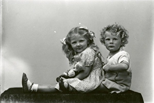 Dress Prints: Butter wouldn t melt... - May 1948