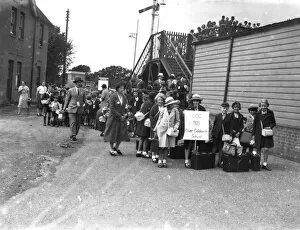 Images Dated 19th January 2012: Evacuees arriving, September 1939