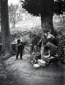 Four girls watching a country man lighting his pipe at Upperton, December 1935 Four girls watching a country man lighting his pipe at Upperton, December 1935
