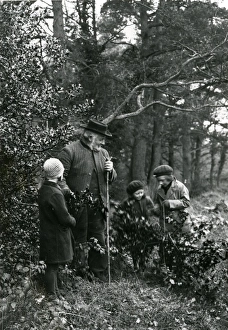 Beard Prints: Group gathering holly at Upperton, Sussex, December 1935