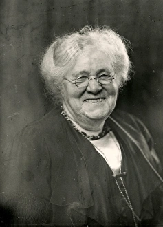 Portrait Prints: Jolly, elderly lady, March 1938