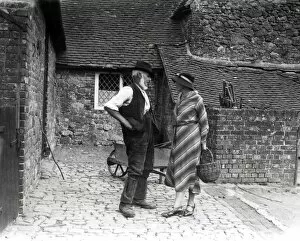 Images Dated 24th July 2013: Lady and farm worker talking in farmyard, September 1933