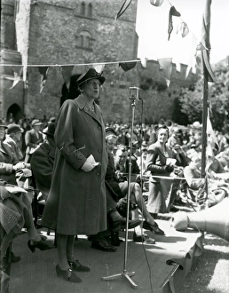 Fashion Prints: Land Army rally speech at Arundel Castle, May 1943