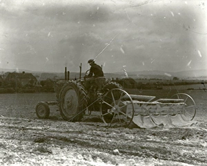 Lime Spreading at Frog Farm Petworth - 30 April 1945