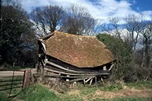 Images Dated 24th June 2014: Old barn at Peacocks Farm Northchapel, West Sussex