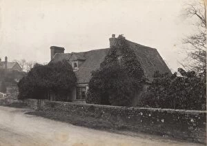 Images Dated 12th December 2012: An old cottage in Midhurst, 1903