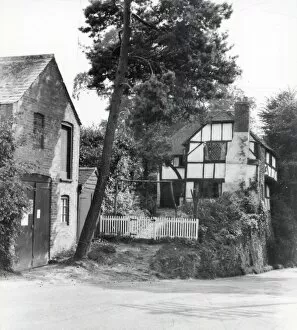 Images Dated 16th March 2015: Old Cottage at Pulborough - August 1939