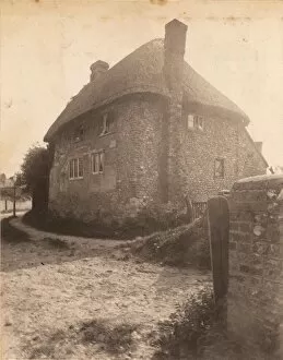 Images Dated 30th May 2013: An old thatched cottage in Steyning, 1912