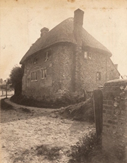 An old thatched cottage in Steyning, 1912