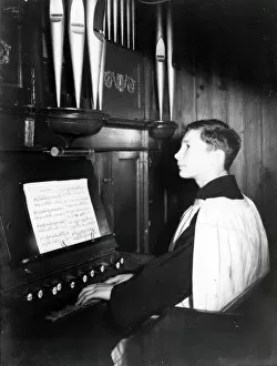 Images Dated 9th April 2015: Organist - about June 1943