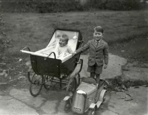 Images Dated 16th April 2015: Portrait of two children - December 1943