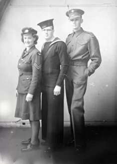 Images Dated 16th April 2015: Portrait of three friends in uniform - April 1944
