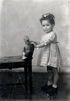 Style Prints: Portrait of a little girl - about 1943