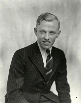 Style Prints: Portrait of a young man - October 1939