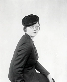 Fashion Prints: Portrait of a young woman - April 1940