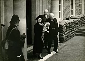 Images Dated 2nd December 2013: Queen Elizabeth at County Hall, 7th December 1939