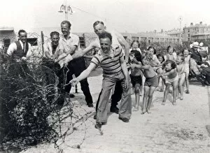 Images Dated 29th April 2009: Removal of barbed wire from the Esplanade, Bognor, 1945