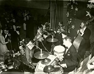 Images Dated 2nd July 2015: Ron Jeens Dance Orchestra - April 1948
