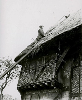 Roof thatching on Bignor General Shop, February 1938 Roof thatching on Bignor General Shop, February 1938