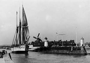 Transport Prints: Shipping at Littlehampton