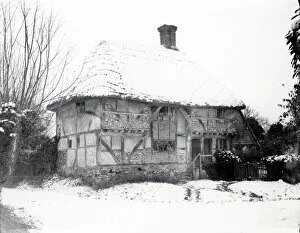 Rural Collection: Snow picture at Bignor Old Shop, January 1940