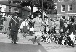 Images Dated 16th March 2015: Storrington Beagles - October 1939