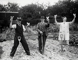 Vegetable Prints: V for Victory Potatoes - September 1941