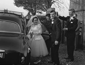 Wedding in Sussex, getting into the car