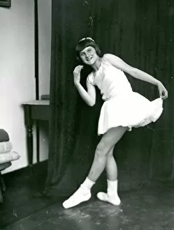 Images Dated 3rd October 2014: Young girl in ballet pose, March 1938